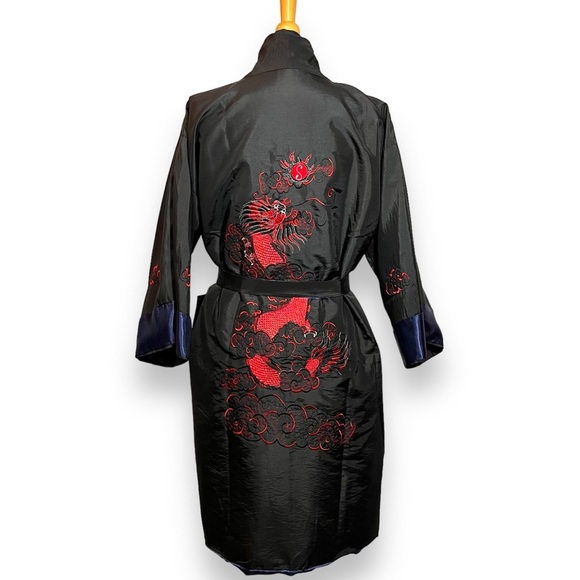 Stunning Vintage Reversible Satin Robe - Picture 4 of 6